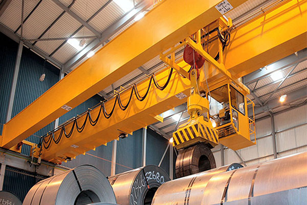 https://www.kostacrane.com/wp-content/uploads/2024/09/Double-Girder-Overhead-Crane-with-electromagnet-3.jpg