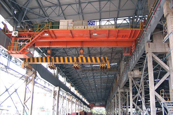 https://www.kostacrane.com/wp-content/uploads/2024/09/Double-Girder-Overhead-Crane-with-electromagnet-4.jpg