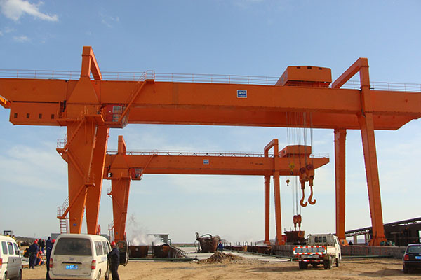 https://www.kostacrane.com/wp-content/uploads/2024/09/Double-girder-gantry-crane-1-1.jpg