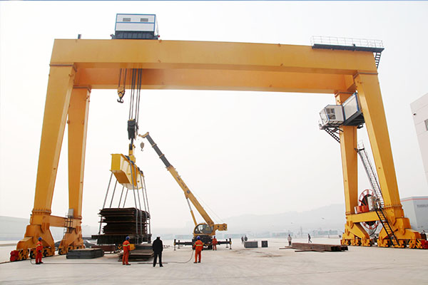 https://www.kostacrane.com/wp-content/uploads/2024/09/Double-girder-gantry-crane-2-1.jpg